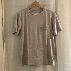 Everlane Stone Grey T-Shirt with pocket - size small